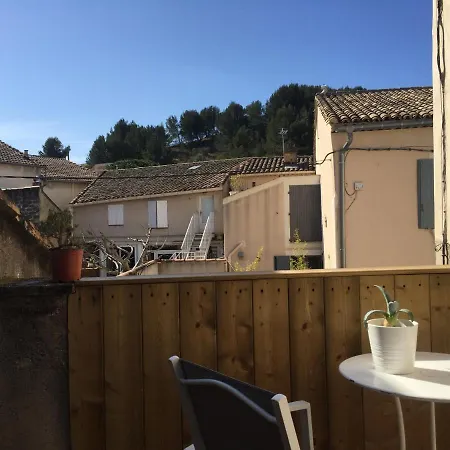 Apartment T2 Avec Terrasse, Clim , Box Fibre