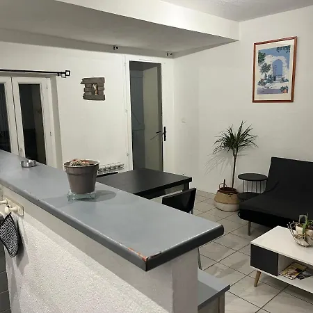 Apartment T2 Avec Terrasse, Clim , Box Fibre Vedene